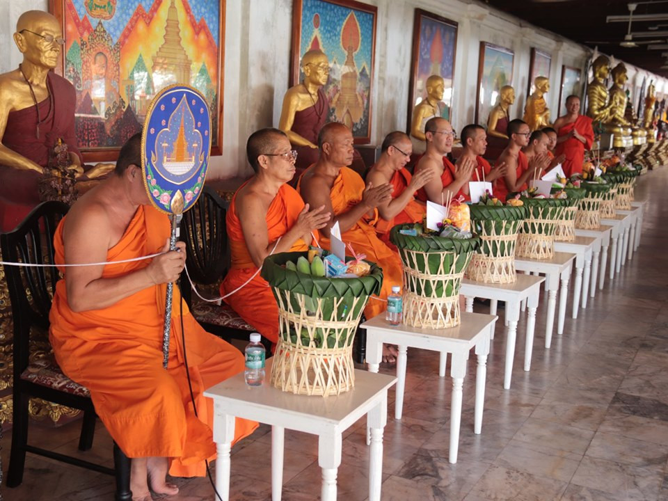 พุทธศาสนิกชนชาวจังหวัดลำพูนร่วม สืบสานอนุรักษ์ประเพณีและวัฒนธรรมอันดีงาม ในเทศกาลเข้าพรรษา โดยร่วมกันประกอบพิธีหล่อเทียนพรรษา จำนวน 9 เล่ม เพื่อนำไปร่วมงานแห่เทียนพรรษา ในวันที่ 12 กรกฎาคม 2562 นี้