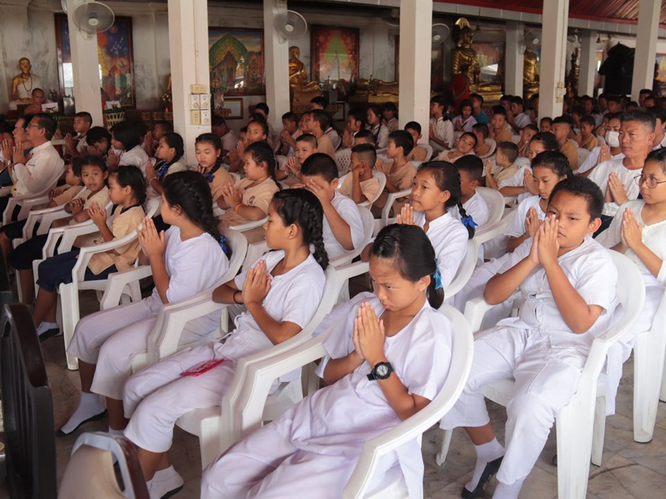 พุทธศาสนิกชนชาวจังหวัดลำพูนร่วม สืบสานอนุรักษ์ประเพณีและวัฒนธรรมอันดีงาม ในเทศกาลเข้าพรรษา โดยร่วมกันประกอบพิธีหล่อเทียนพรรษา จำนวน 9 เล่ม เพื่อนำไปร่วมงานแห่เทียนพรรษา ในวันที่ 12 กรกฎาคม 2562 นี้