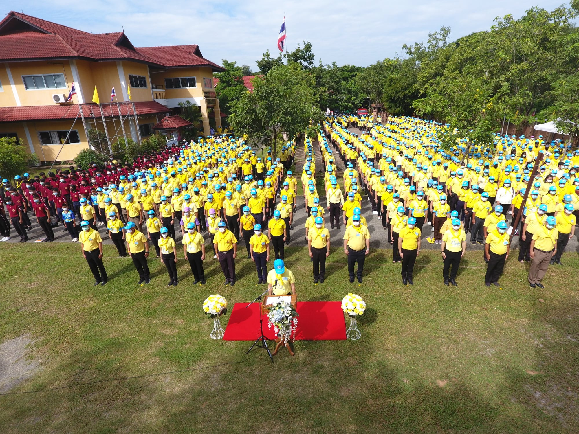 ผู้ว่าราชการจังหวัดลำพูน นำจิตอาสา กว่า 1000 คน ร่วมพัฒนาปรับภูมิทัศน์ทำความสะอาดลำน้ำ คู คลอง ถวายเป็นพระราชกุศล เนื่องในวันคล้ายวันสวรรคตพระบาทสมเด็จพระบรมชนกาธิเบศรมหาภูมิพลอดุลยเดชมหาราช บรมนาถบพิตร 13 ตุลาคม 2563