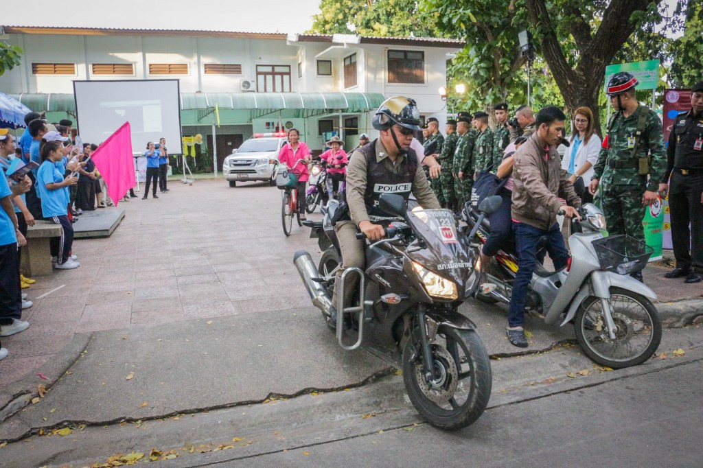 ผู้ว่าราชการจังหวัดลำพูนปล่อยขบวนขับเคลื่อนโครงการรณรงค์ " สังคมลดขอทาน บนฐานความร่วมมือ " มุ่งมั่นในการแก้ไขปัญหาการขอทานอย่างยั่งยืน โดยบูรณาการการทำงานกับทุกภาคส่วนเพื่อให้คนขอทาน ได้รับการพัฒนาศักยภาพ สามารถประกอบอาชีพเลี้ยงตนเองได้ และไม่กลับมากระทำการขอทานซ้ำ