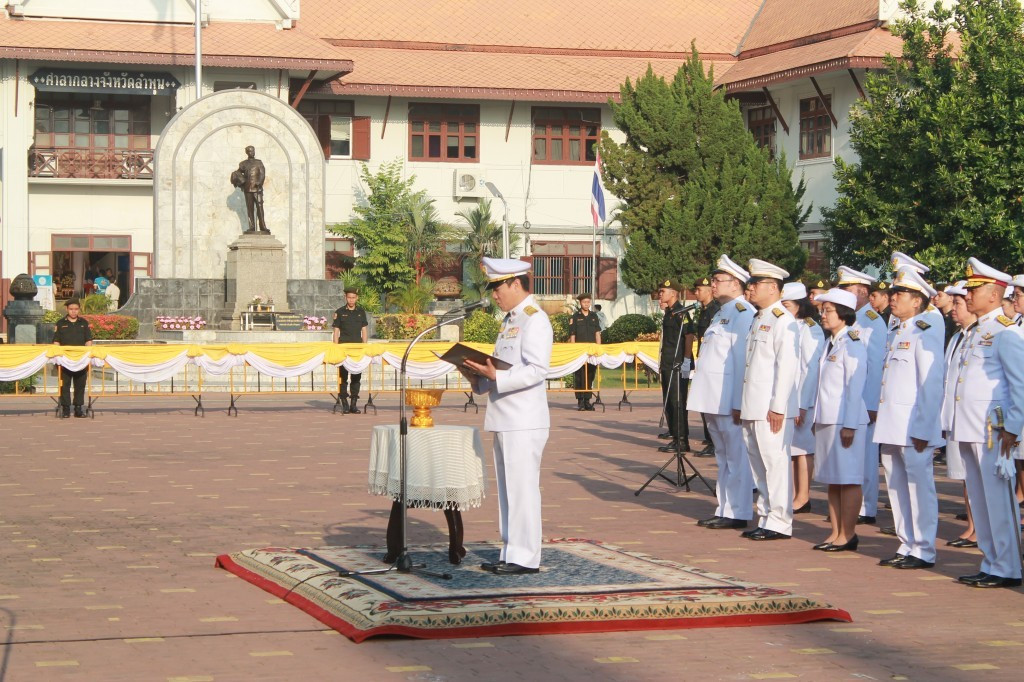 ประชาชน ชาวจังหวัดลำพูนที่ลงทะเบียนร่วมกิจกรรมจักรยานเฉลิมพระเกียรติฯ ” Bike อุ่นไอรัก ” ได้มารับมอบเสื้อพระราชทานฯ เพื่อร่วมปั่นจักรยาน ในวันอาทิตย์ ที่ 9 ธันวาคม 2561 ซึ่งจังหวัดลำพูนจะซักซ้อมการปั่นจักรยานตามเส้นทางจริง ในวันพรุ่งนี้ ( 2 ธันวาคม 2561 )